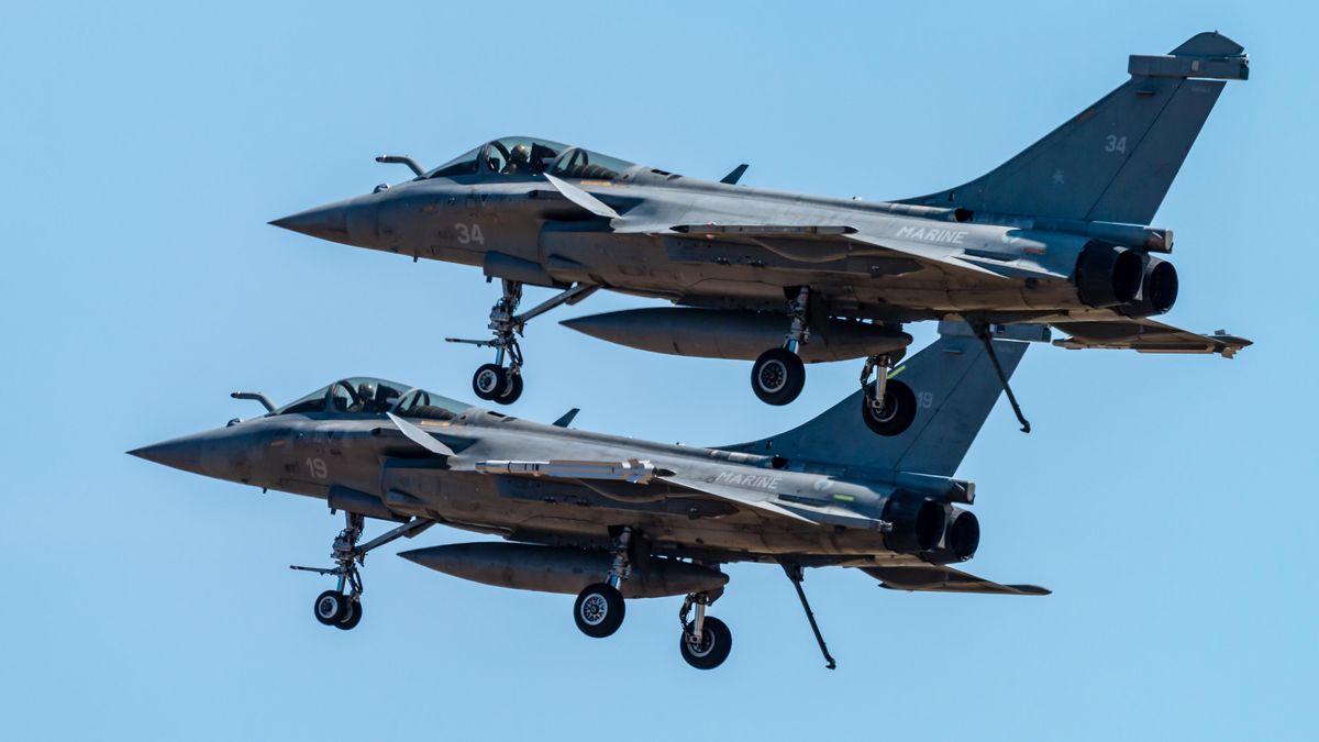 Ukrajina koupí od Francie až 100 letounů Rafale, uvedl Elysejský palác